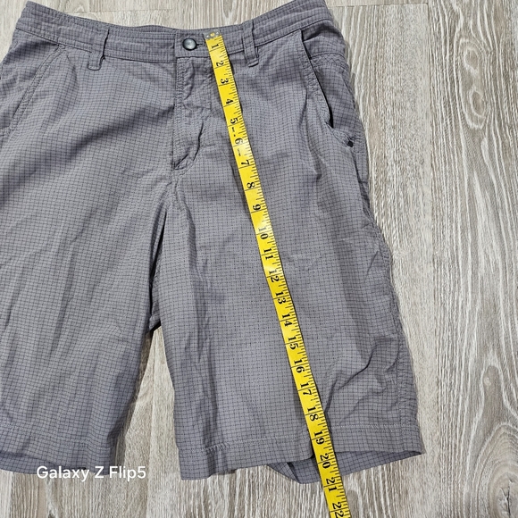 Lululemon Mens Kahuna Golf Shorts Size 32 Gray Check Chino Nylon - Picture 6 of 8